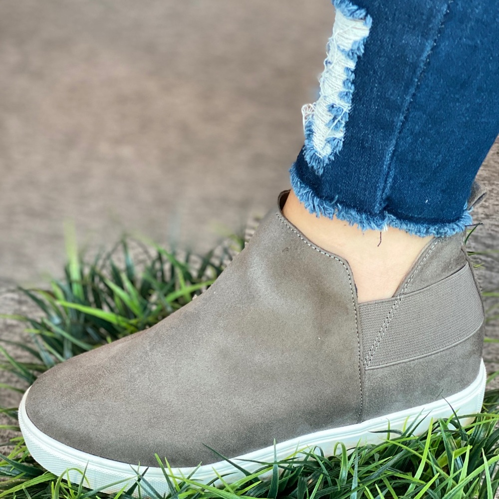 Diana-G. Gray sneakers by Soda